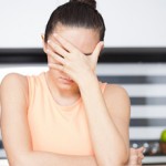 Болит голова после приема еды: причины и что делать