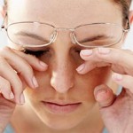 Искры в глазах: причины, симптомы и что делать