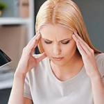 Менструальная мигрень: причины, симптомы, как лечить